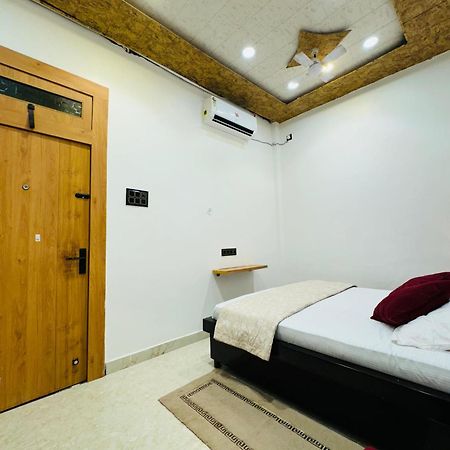Aura Homestay Varanasi Dış mekan fotoğraf