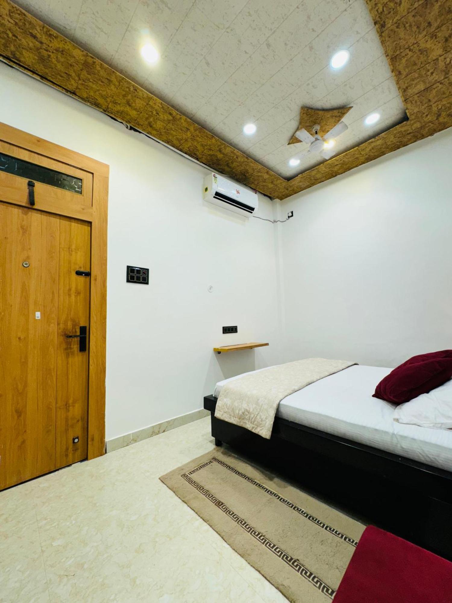 Aura Homestay Varanasi Dış mekan fotoğraf